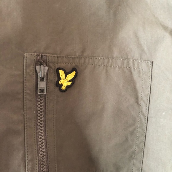 Military green Lyle and Scott bottom shirt - Picture 2 of 4